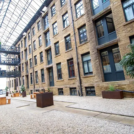 4beds, 2 Bedrooms Contractor,parking برادفورد