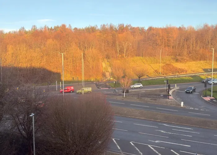 4beds, 2 Bedrooms Contractor,parking