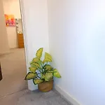 4beds, 2 Bedrooms Contractor,parking Apartment *
