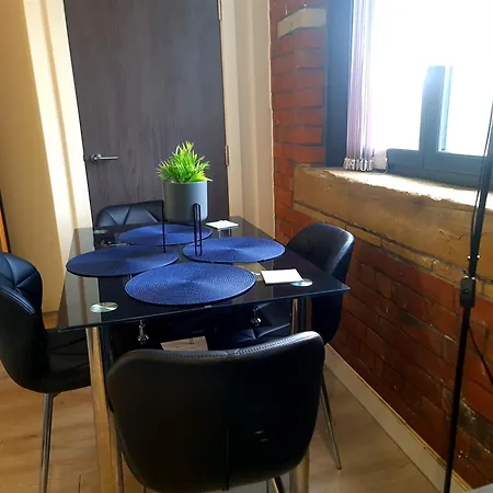 4beds, 2 Bedrooms Contractor,parking