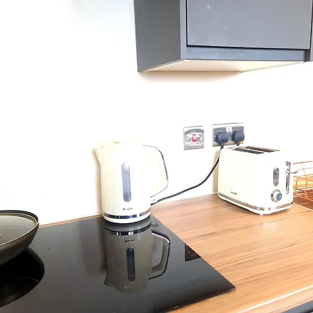 4beds, 2 Bedrooms Contractor,parking * Bradford (West Yorkshire)