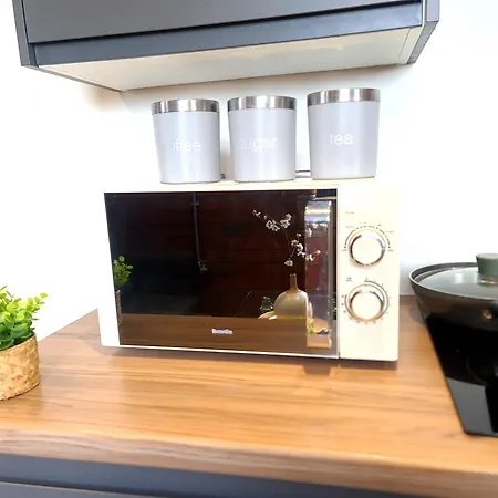 4beds, 2 Bedrooms Contractor,parking Apartment