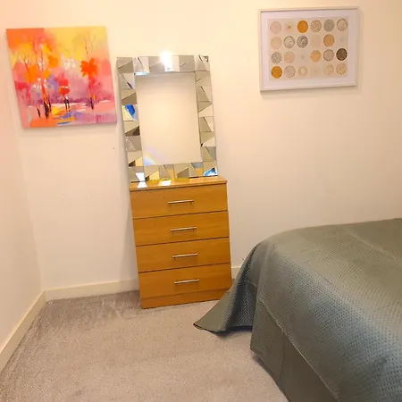4beds, 2 Bedrooms Contractor,parking * Bradford (West Yorkshire)