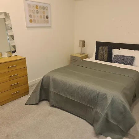 Apartment 4beds, 2 Bedrooms Contractor,parking *