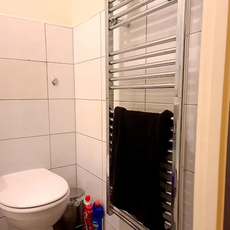 Apartment 4beds, 2 Bedrooms Contractor,parking Bradford (West Yorkshire)