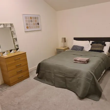 4beds, 2 Bedrooms Contractor,parking * Bradford (West Yorkshire)