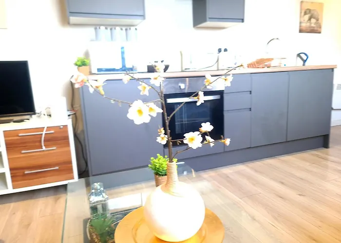 4beds, 2 Bedrooms Contractor,parking * Брадфорд