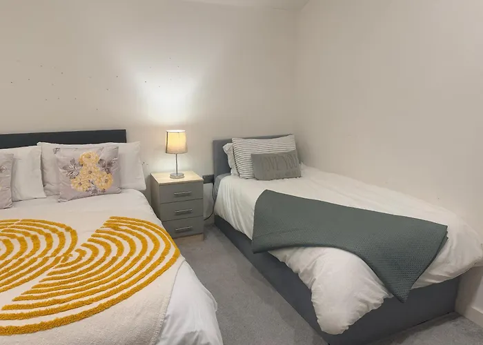 4beds, 2 Bedrooms Contractor,parking * Bradford (West Yorkshire)