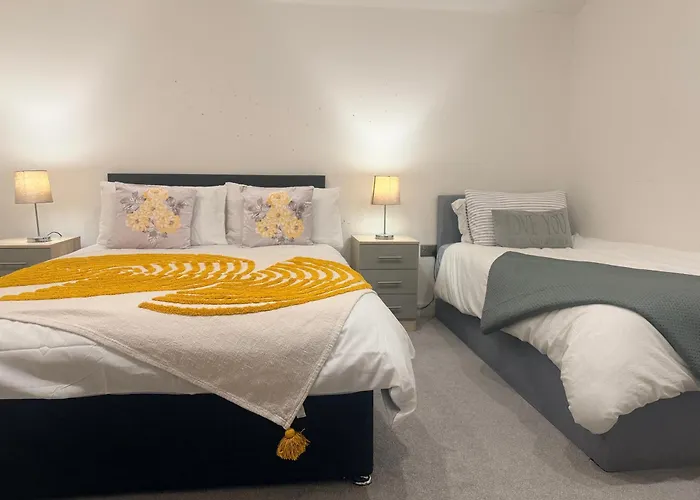 4beds, 2 Bedrooms Contractor,parking